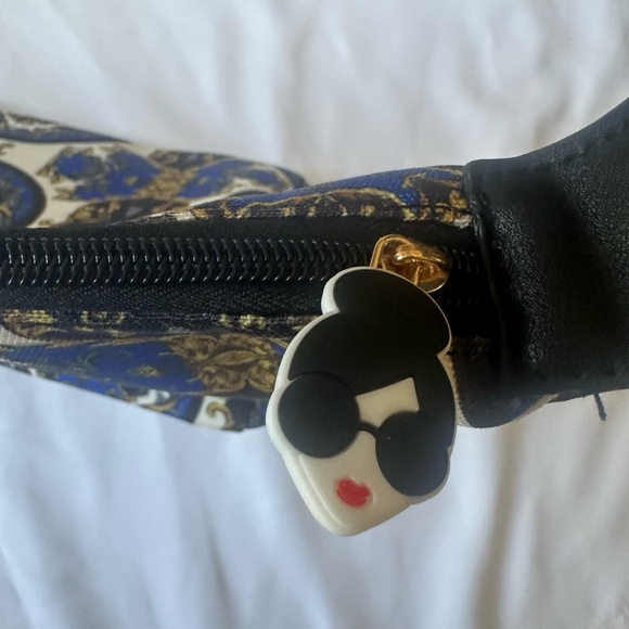 Alice + Olivia Blue and Gold Travel Bag with Geometric Pattern - Picture 5 of 10